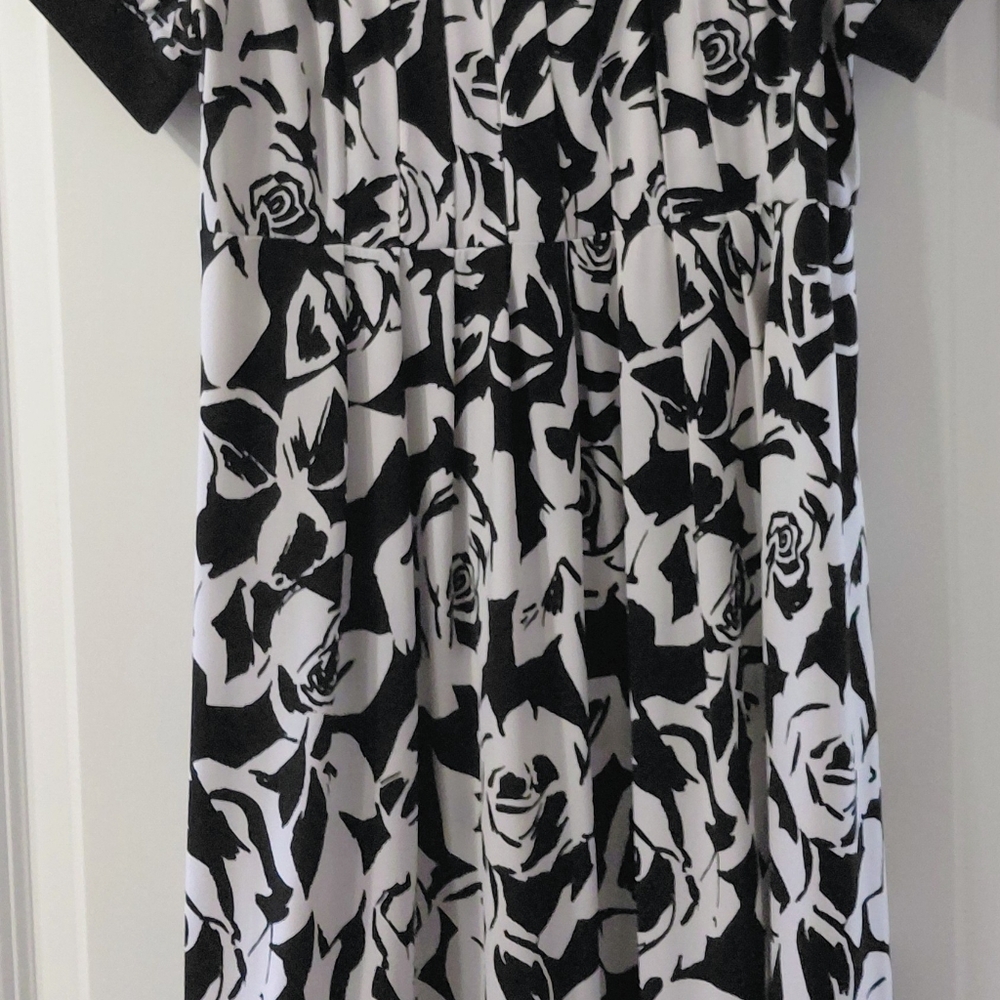 London Style Black & White Floral Rose Print Dress